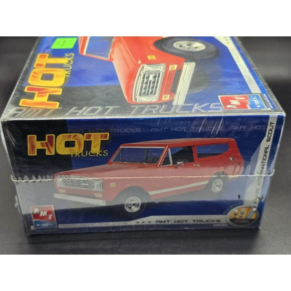 AMT Ertl Hot Trucks International Scout 38585-1HD 1/25 Scale New Sealed